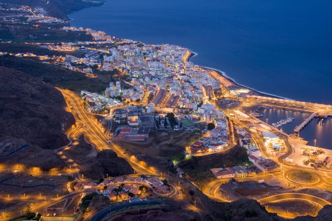 'Aerial night view of Santa Cruz, La Palma' - Kanariansaaret